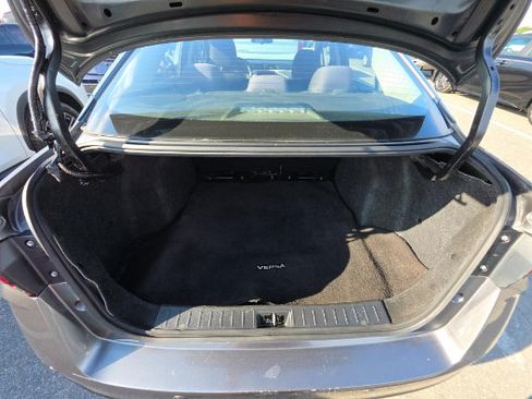 Used 2021 Nissan Versa SV FWD image 6