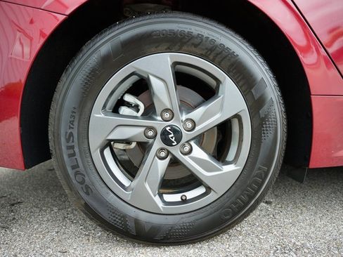 Used 2023 Kia K5 LXS image 29