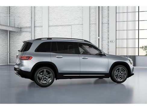 New 2025 Mercedes-Benz GLB 250 4MATIC image 18