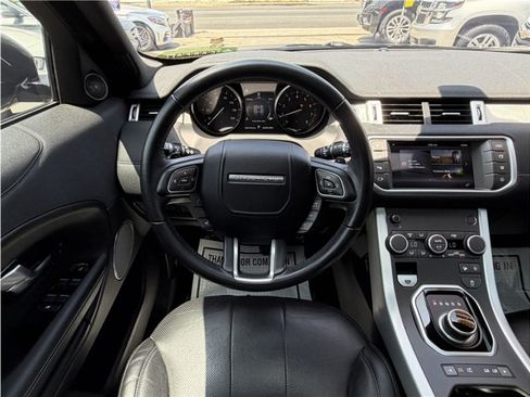 Used 2018 Land Rover Range Rover Evoque SE AWD/4WD image 33