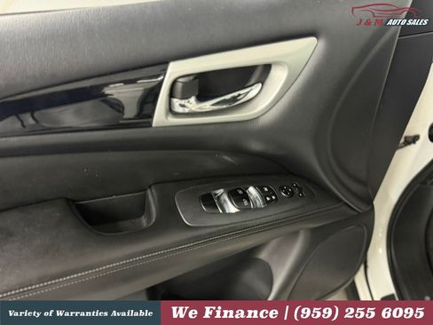 Used 2018 Nissan Pathfinder SV AWD/4WD image 29