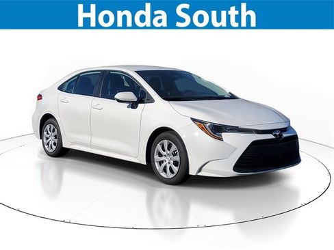 Used 2025 Toyota Corolla LE image 1