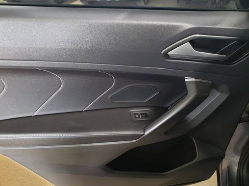 Used 2022 Volkswagen Tiguan SE R-Line image 13