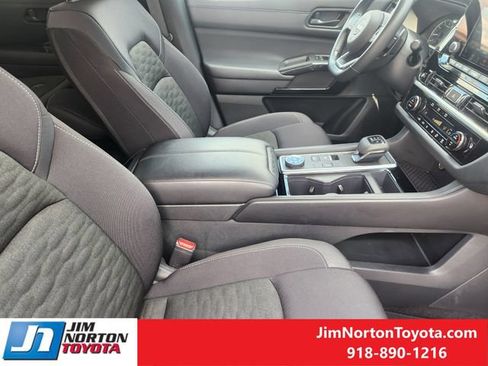 Used 2025 Nissan Pathfinder SV AWD/4WD image 15