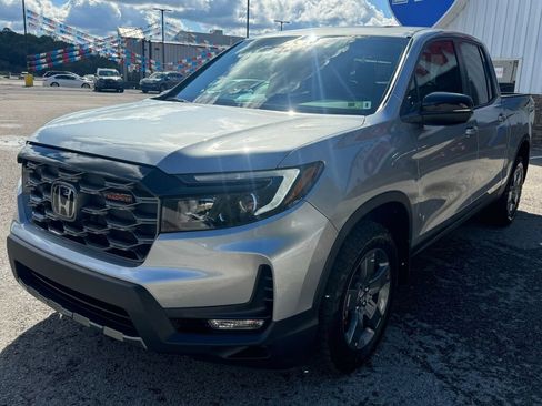 Used 2025 Honda Ridgeline TrailSport image 3