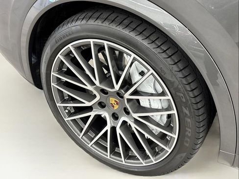 Used 2022 Porsche Cayenne Turbo AWD/4WD image 25