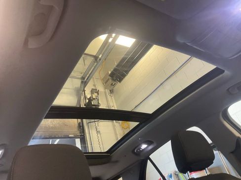 Used 2019 Chevrolet Equinox LT w/ Sun & Navigation Package FWD image 23