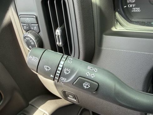 Used 2025 Chevrolet Silverado 1500 Custom RWD image 27