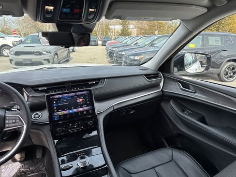 Used 2023 Jeep Grand Cherokee Limited w/ Luxury Tech Group II image 35