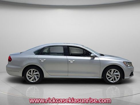 Used 2018 Volkswagen Passat 2.0T SE FWD image 4