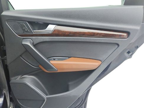 Used 2018 Audi Q5 2.0T Premium image 28