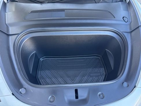 Used 2020 Tesla Model Y Long Range image 32