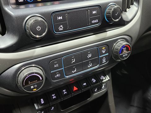 Used 2021 Chevrolet Colorado ZR2 w/ ZR2 Dusk Special Edition image 35