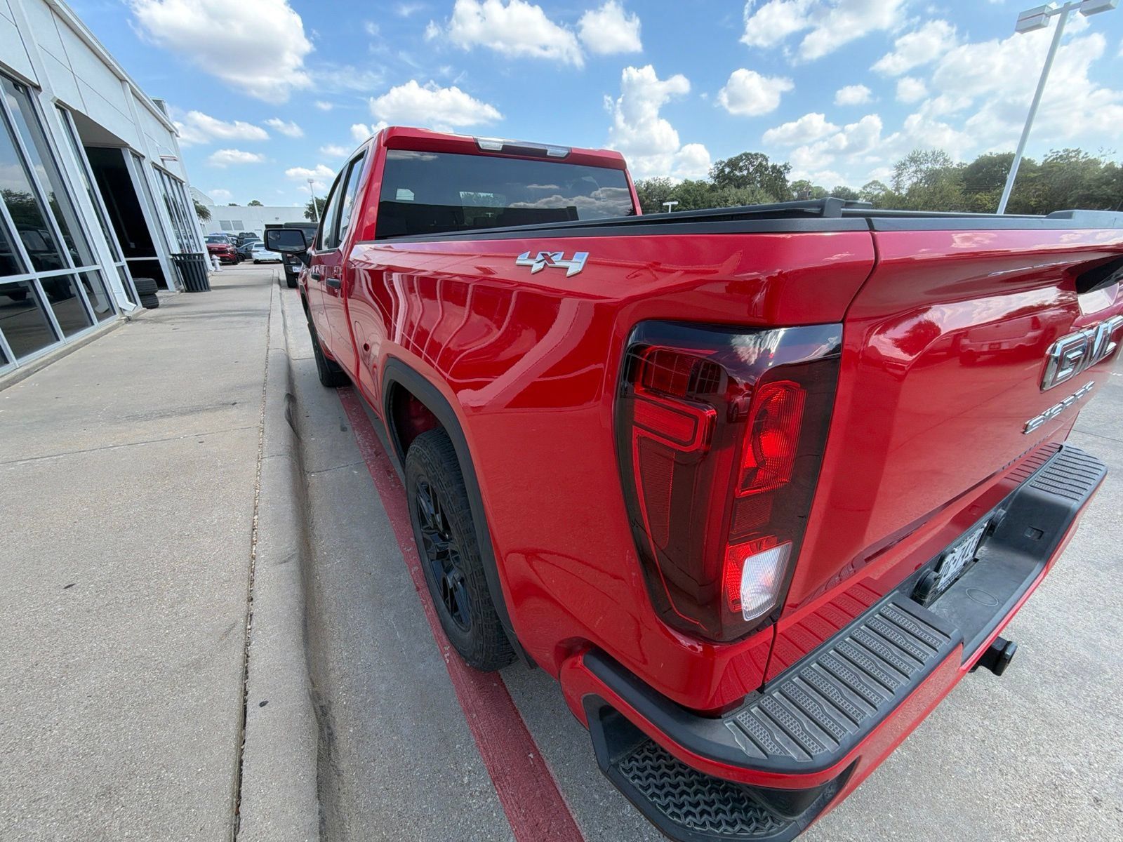Used 2023 GMC Sierra 1500 Pro w/ Graphite Edition AWD/4WD image 7
