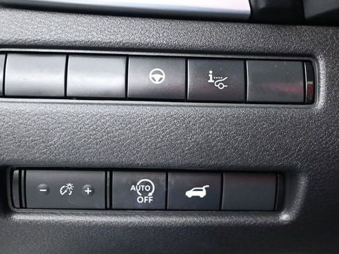 Used 2025 Nissan Rogue Platinum w/ Platinum Premium Package FWD image 25