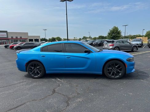 Used 2019 Dodge Charger SXT w/ Blacktop Package RWD image 8