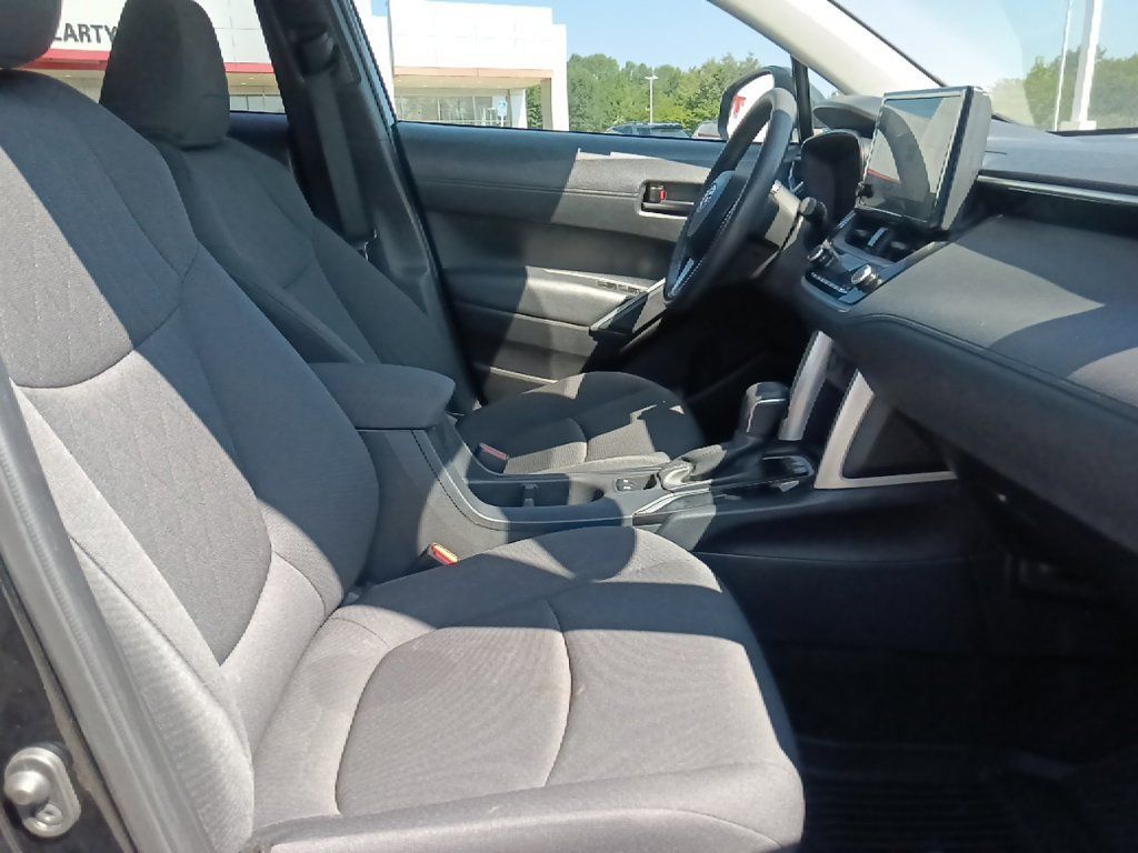 Used 2023 Toyota Corolla Cross LE FWD image 31