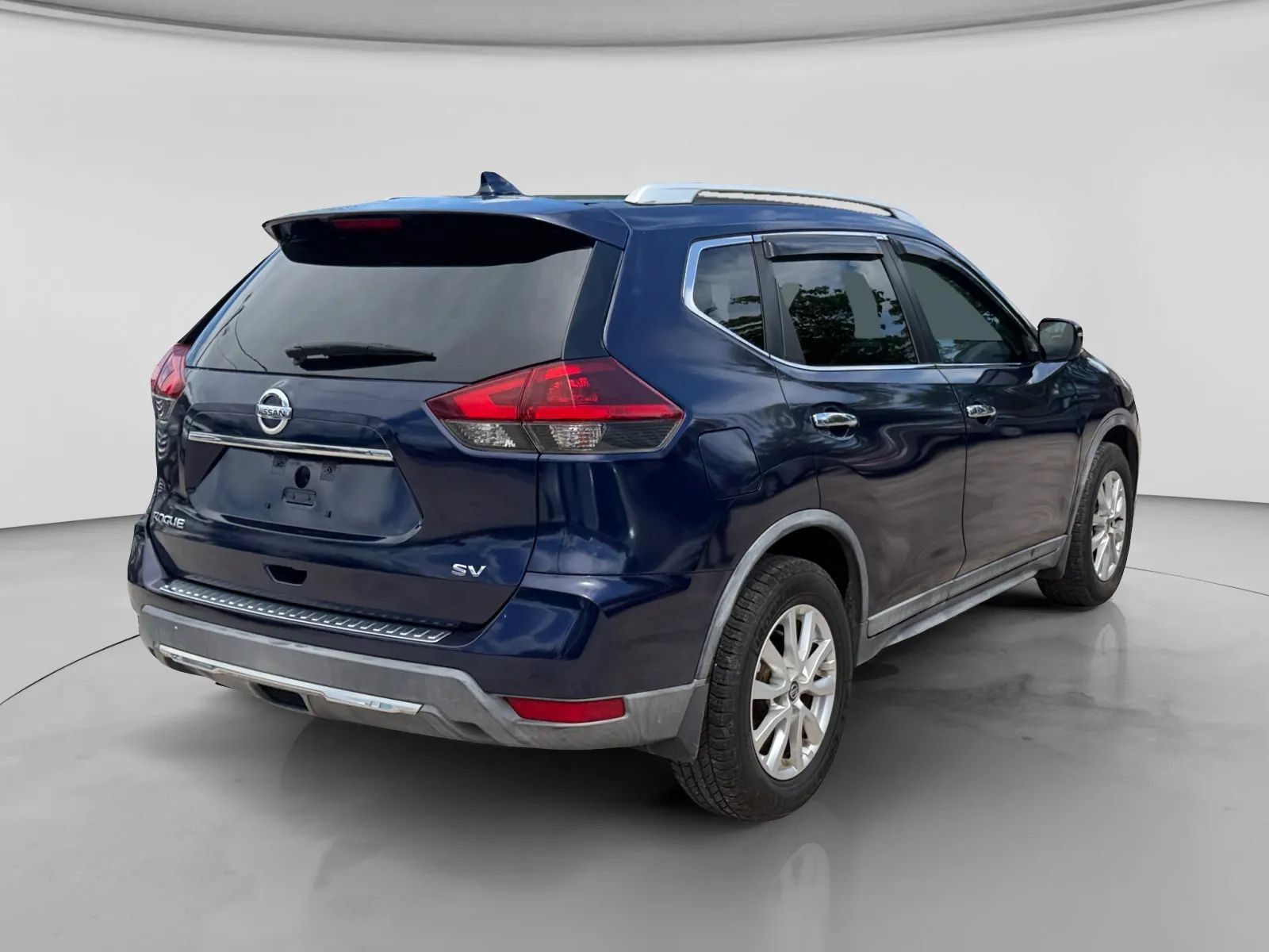 Used 2018 Nissan Rogue SV w/ Premium Package FWD image 5