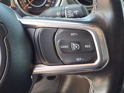 Used 2022 Jeep Gladiator Overland w/ Cold Weather Group AWD/4WD image 27