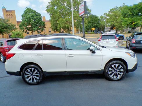 Used 2017 Subaru Outback 2.5i Limited AWD/4WD image 3