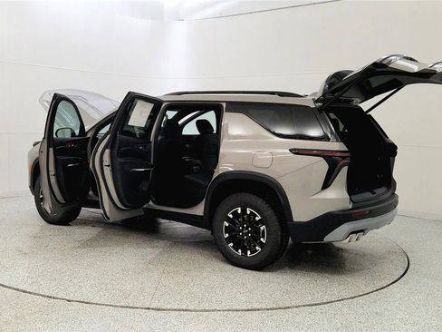 New 2026 Chevrolet Traverse Z71 w/ Driver Confidence Package image 11