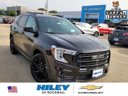Used 2024 GMC Terrain SLT w/ Tech Package FWD image 1