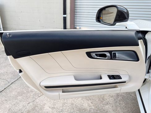 Used 2012 Mercedes-Benz SLS AMG Roadster image 36