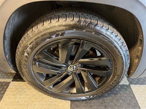 Certified 2023 Volkswagen Atlas Cross Sport SE image 10