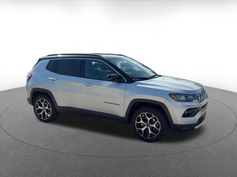 Used 2025 Jeep Compass Limited AWD/4WD image 2
