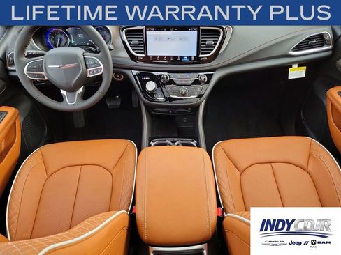 New 2026 Chrysler Pacifica Pinnacle w/ Trailer Tow Group AWD/4WD image 16