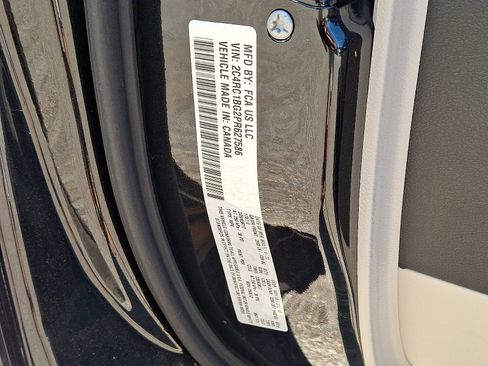 Used 2023 Chrysler Pacifica Touring-L FWD image 27