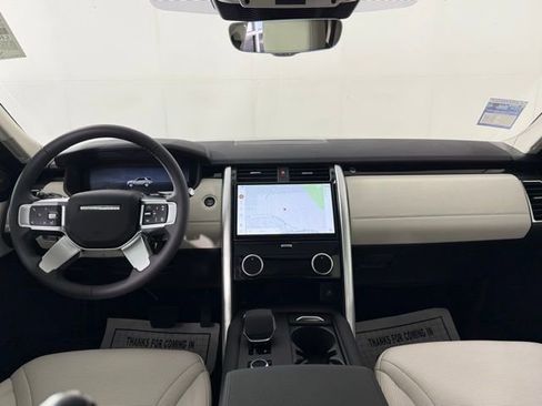 New 2025 Land Rover Discovery S image 24