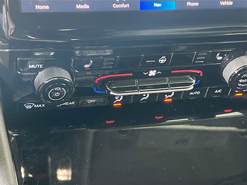 Used 2023 Jeep Grand Cherokee L Limited image 20