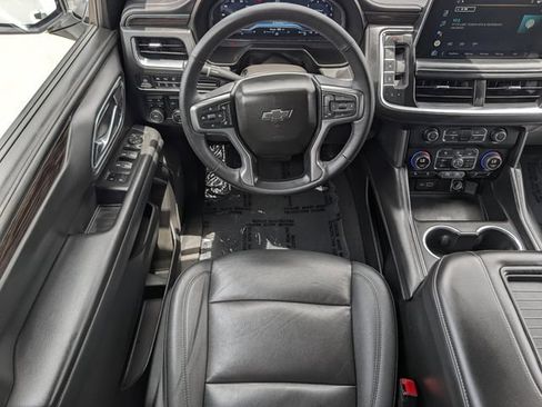 Used 2022 Chevrolet Tahoe Z71 w/ Luxury Package AWD/4WD image 12