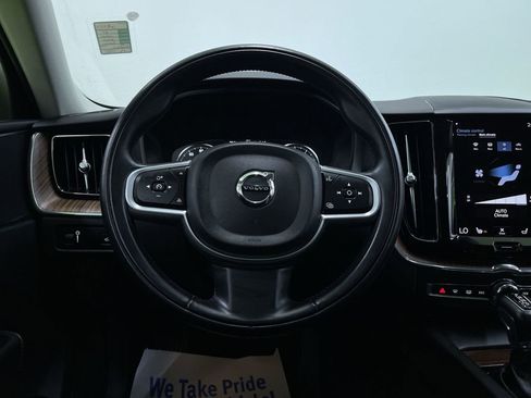 Used 2021 Volvo XC60 T5 Momentum w/ Premium Package FWD image 20