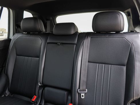 Used 2022 Volkswagen Tiguan SE R-Line image 19