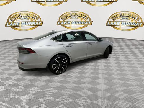 Used 2025 Honda Accord Touring image 3