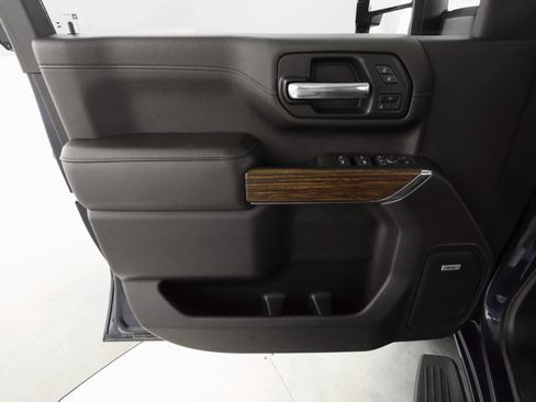 Used 2020 Chevrolet Silverado 2500 High Country w/ Z71 Off-Road Package image 11