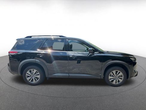 Used 2025 Nissan Pathfinder SV FWD image 14