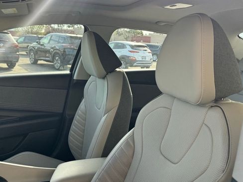 Used 2023 Hyundai Elantra Limited image 15