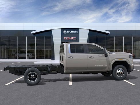 New 2026 GMC Sierra 3500 SLE w/ SLE Convenience Package image 5