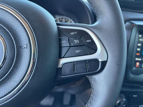 Used 2019 Jeep Renegade Latitude w/ Popular Equipment Group image 32