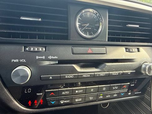 Used 2017 Lexus RX 450h AWD w/ Luxury Package image 15