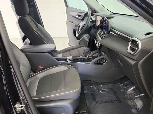 Used 2025 Chevrolet TrailBlazer LT AWD/4WD image 28