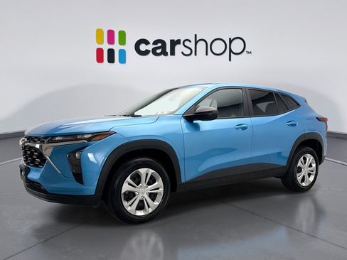 Used 2025 Chevrolet Trax LS w/ Driver Confidence Package FWD image 1