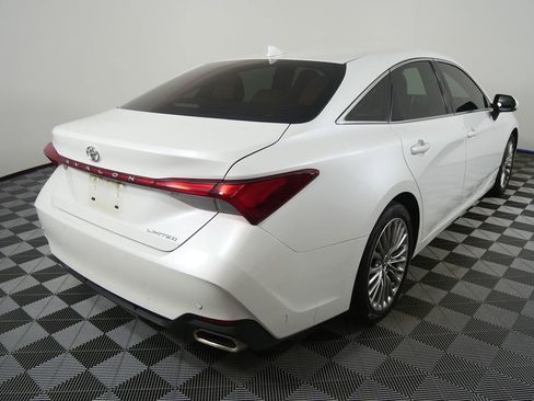Used 2019 Toyota Avalon Limited image 4
