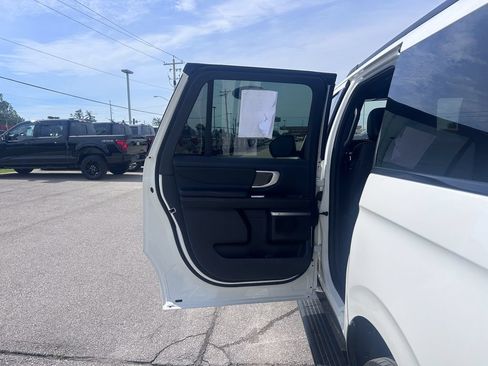 Certified 2025 Ford Expedition Max Platinum w/ Stealth Appearance Package AWD/4WD image 17