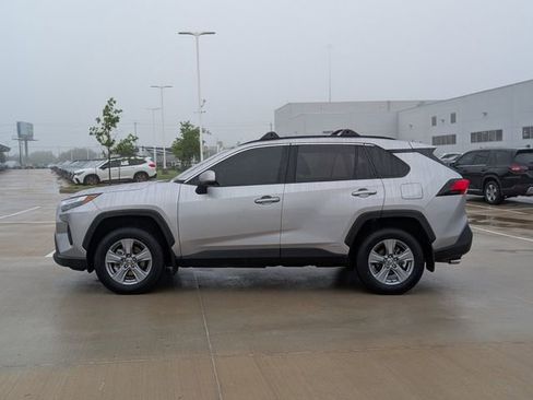 Used 2022 Toyota RAV4 XLE w/ Convenience Package AWD/4WD image 3