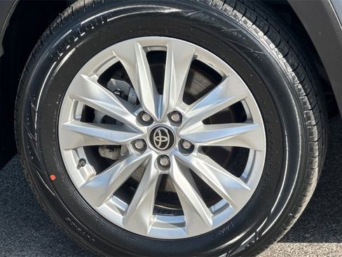 Certified 2022 Toyota Corolla Cross LE image 24