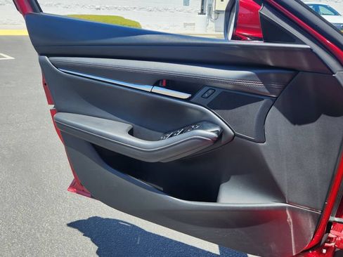 Used 2023 MAZDA MAZDA3 s FWD image 13